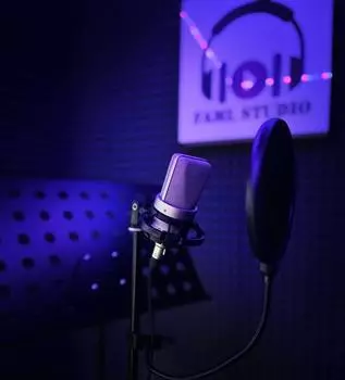 Подарочный сертификат «Запись песни (кавера) в профессиональной студии звукозаписи» (1 -2 часа, 1 человек)