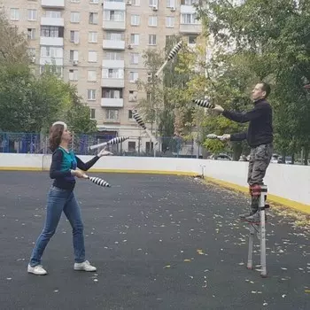 Подарочный сертификат «Жонглирование мячами и булавами» (1 час 30 минут, 1 человек)