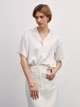 Атласная блузка с короткими рукавами