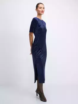 Бархатное платье миди с круглым вырезом