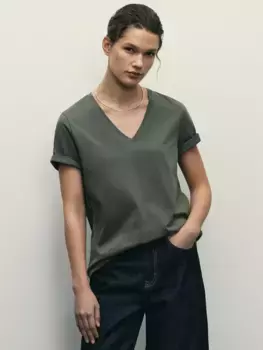 Базовая футболка с V-образным вырезом из хлопка