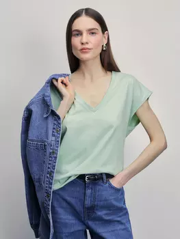 Базовая футболка со спущенным плечом