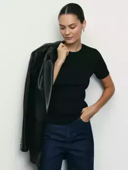 Базовая футболка в рубчик из эластичного хлопка