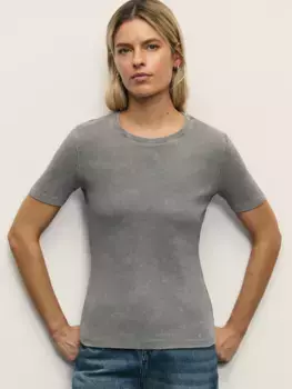 Базовая футболка в рубчик со стиркой