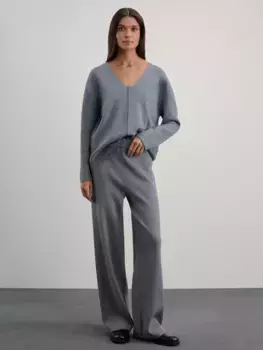 Базовый джемпер с V-образным вырезом