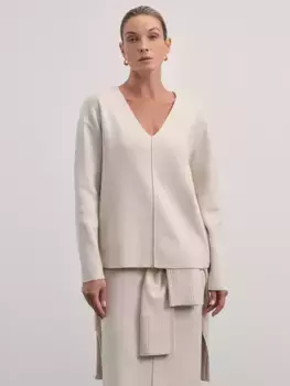 Базовый джемпер с V-образным вырезом