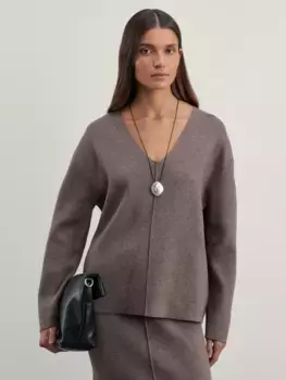 Базовый джемпер с V-образным вырезом