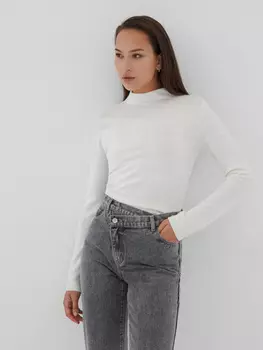 Белый джемпер