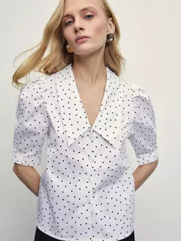 Блузка из хлопка с отложным вороникам