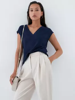 Блузка с треугольным вырезом