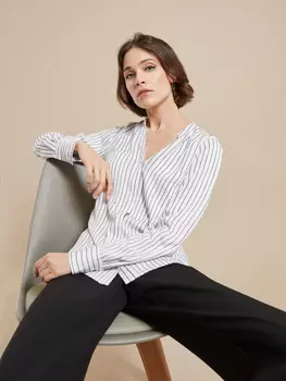 Блузка с V-образным вырезом