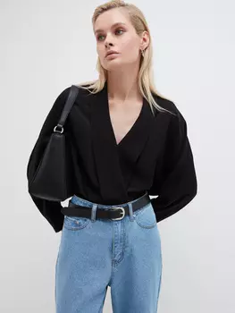 Блузка с вырезом