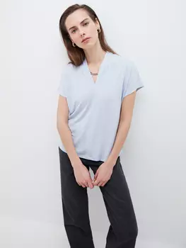 Блузка с вырезом