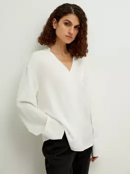 Блузка с вырезом