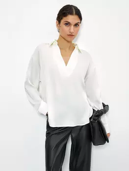 Блузка с вырезом