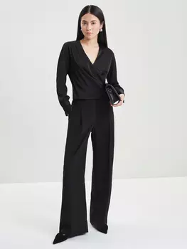 Блузка с вырезом