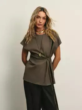 Блузка со шнуровкой изо льна