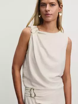 Блузка-топ с декоративной брошью из вискозы