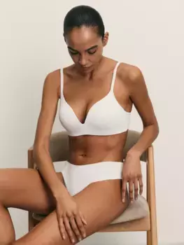 Бюстгальтер с формованными чашками