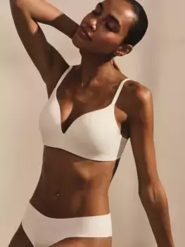 Бюстгальтер с формованными чашками