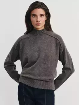 Джемпер с декоративными швами