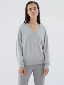 Джемпер с треугольным вырезом