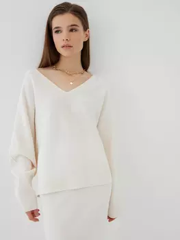 Джемпер с треугольным вырезом