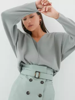 Джемпер с V-образным вырезом