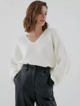 Джемпер с V-образным вырезом