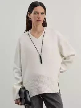 Джемпер с V-образным вырезом