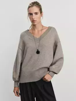 Джемпер с V-образным вырезом