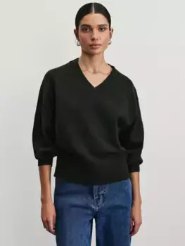 Джемпер с V-образным вырезом