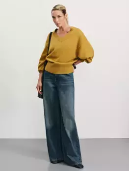 Джемпер с V-образным вырезом