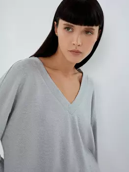 Джемпер с вырезом