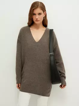 Джемпер с вырезом