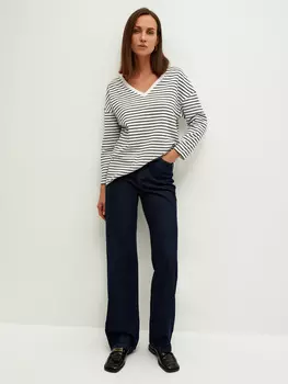 Джемпер с вырезом