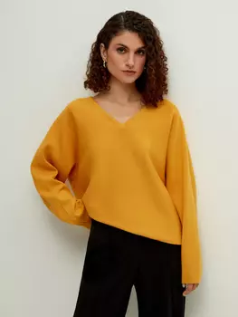 Джемпер с вырезом