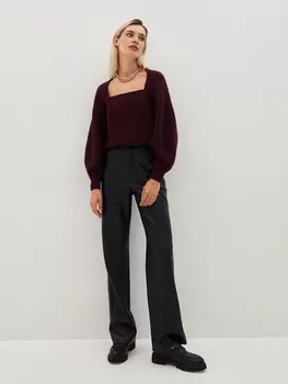 Джемпер с вырезом