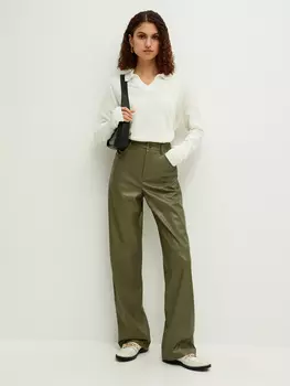 Джемпер с вырезом