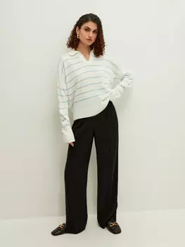 Джемпер с вырезом