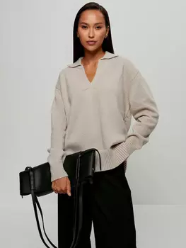 Джемпер с вырезом