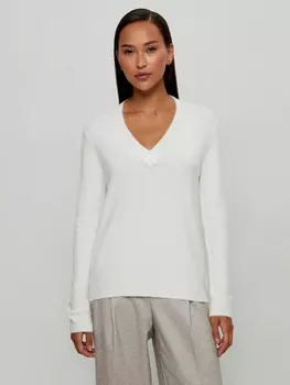 Джемпер с вырезом