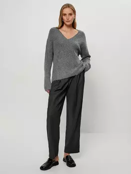 Джемпер с вырезом