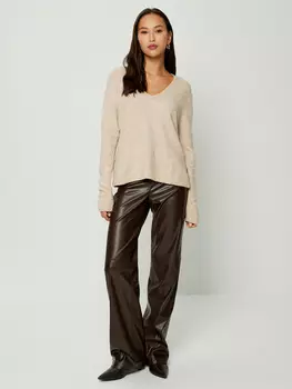 Джемпер с вырезом