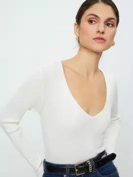 Джемпер с вырезом