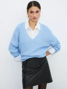 Джемпер с вырезом