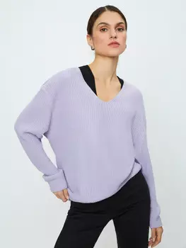 Джемпер с вырезом