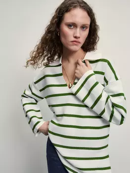 Джемпер с вырезом