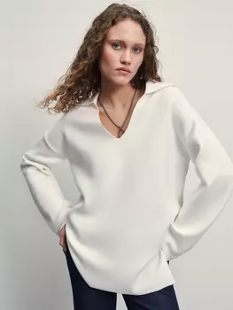 Джемпер с вырезом