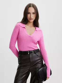 Джемпер с вырезом